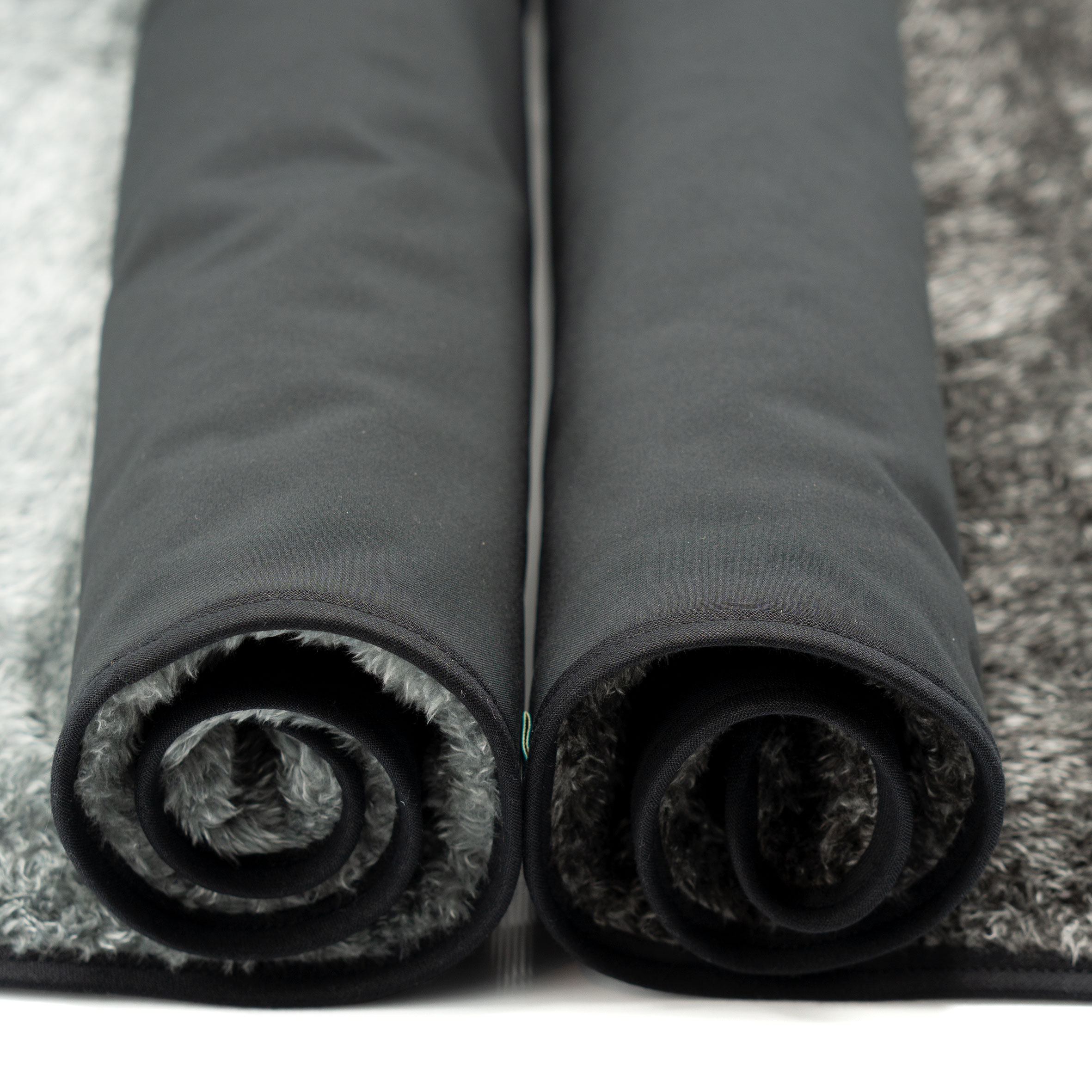 Dog'n'Roll • Hundereisedecke • Schwarz - Schwarz – Bild 8